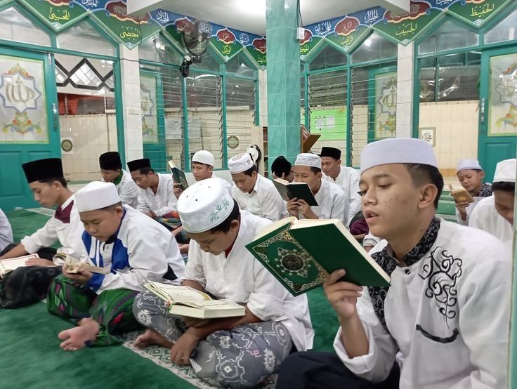 Guru PAI dalam Menanamkan Nilai-Nilai Keimanan kepada Siswa