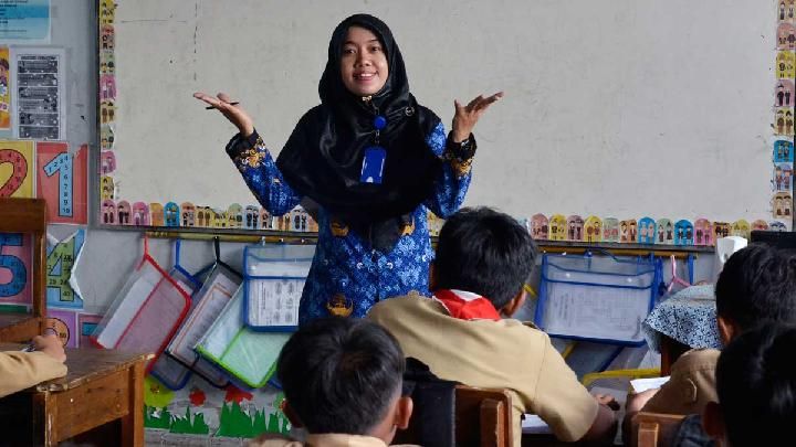 Etika dan Sikap Profesional yang Wajib Dimiliki Guru